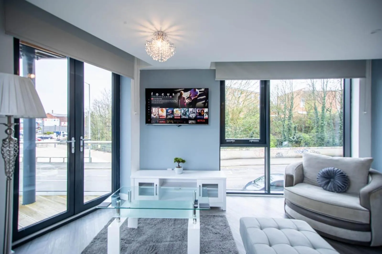 Excellent Studio Balcony Apartment In Sheffield