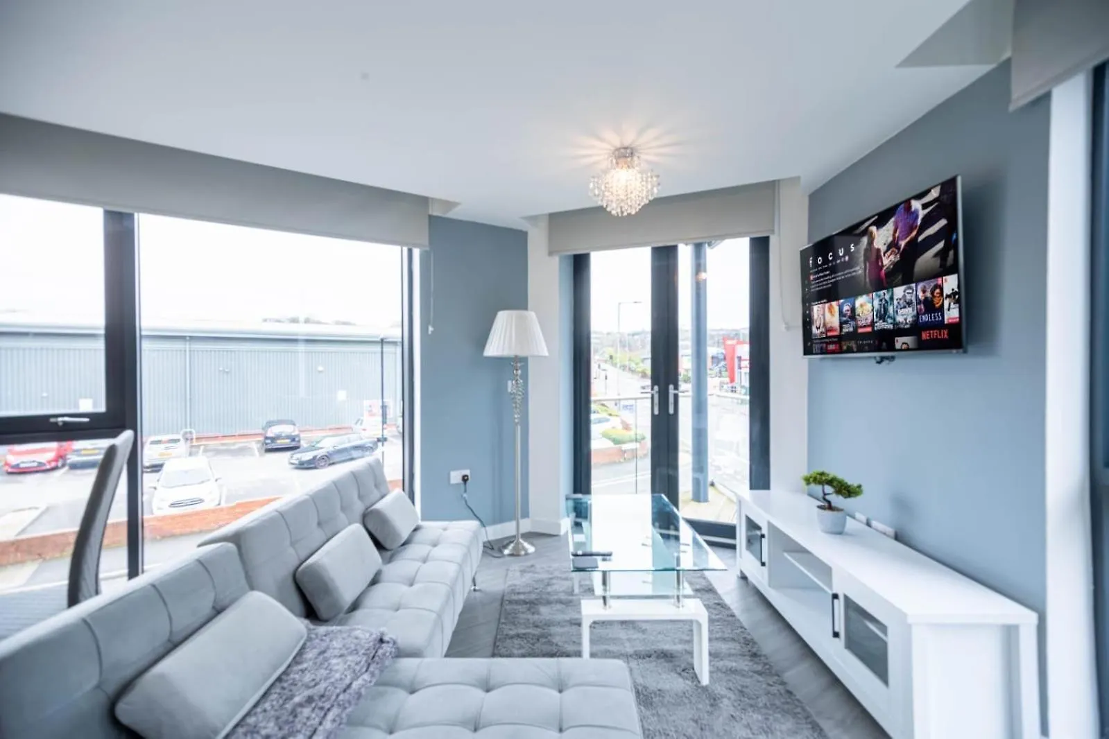 Excellent Studio Balcony Apartment In Sheffield